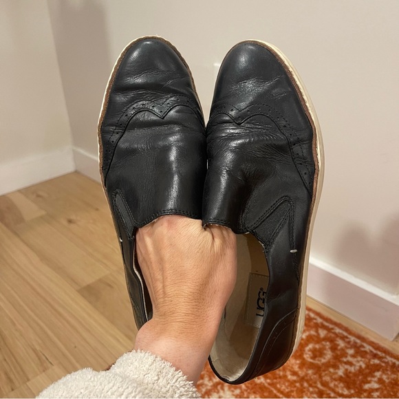 UGG Hadria Leather Slip-on Shoes in black, Size 9 - Picture 3 of 7